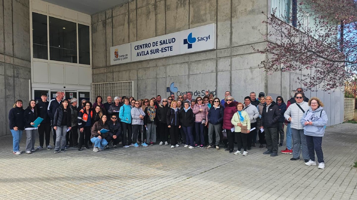 Participantes en los paseos saludables del Centro de Salud &Aacute;vila Sureste.