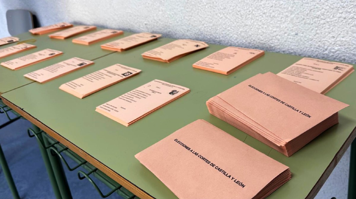 Papeletas en un colegio electoral.