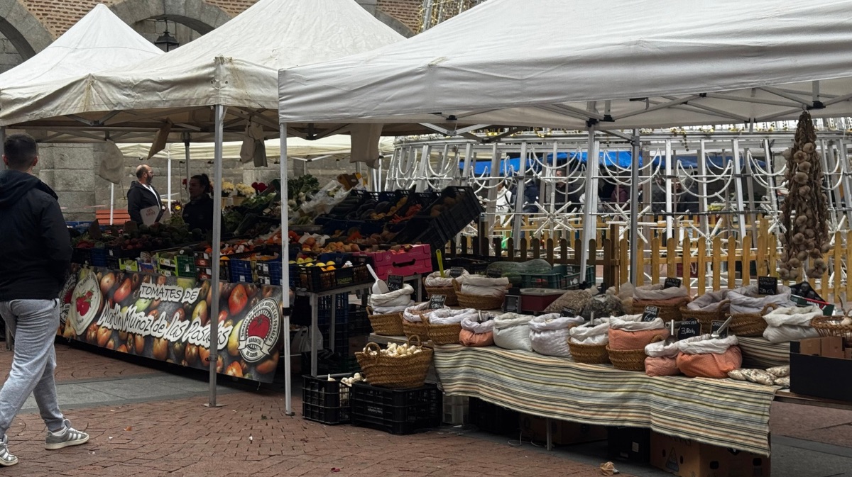 Mercado de alimentaci&oacute;n en el Mercado Chico.
