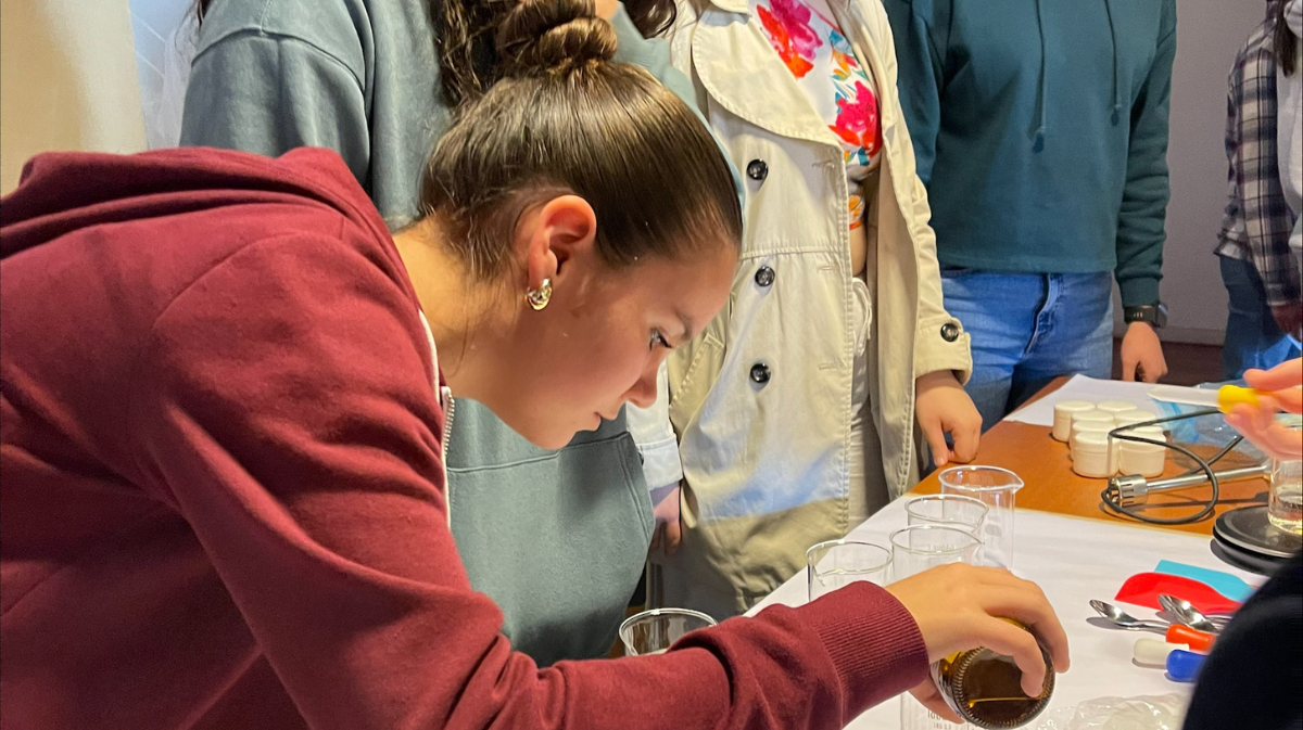 Participantes en el taller de dermocosm&eacute;tica.