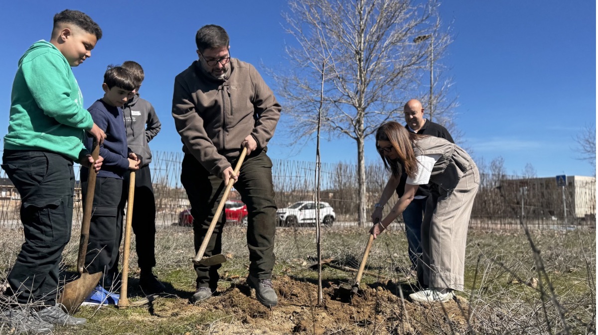 VÍDEO | Celebrando el Día Forestal Mundial con una plantación de árboles