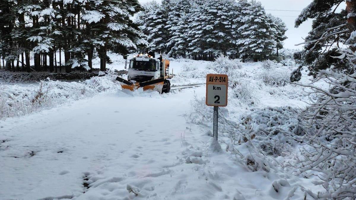 La nieve provoca problemas en numerosas carreteras de la provincia de Ávila