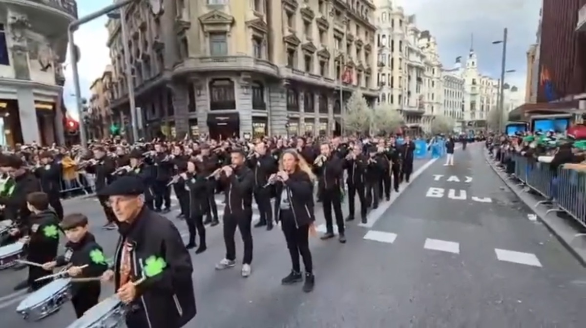 Miembros de la Escuela de Dulzaina de &Aacute;vila en Madrid