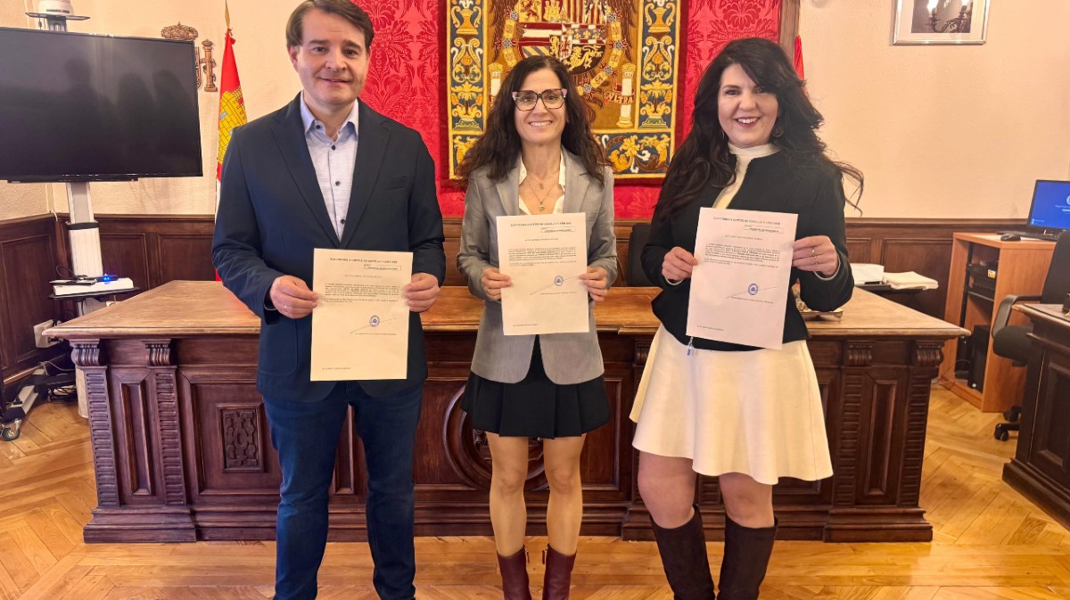 FOTOS | Los procuradores electos de Ávila reciben sus credenciales tras las elecciones