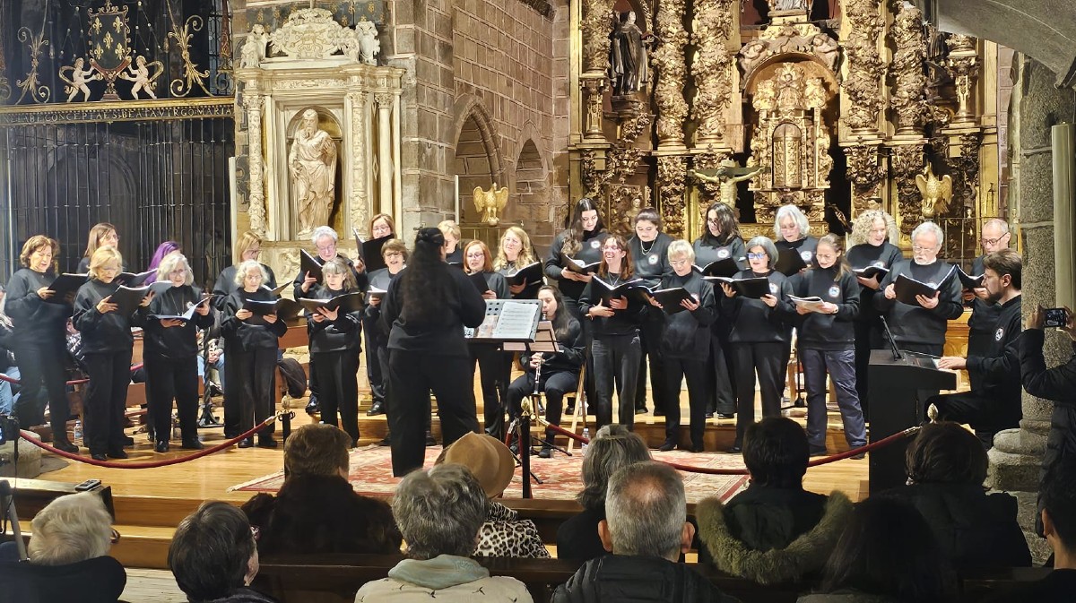 Recital de la Coral Campus &Aacute;vila en la iglesia de San Pedro.