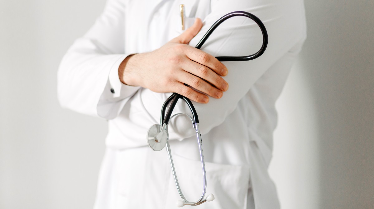 La huelga médica suspende seis operaciones y más de 500 consultas