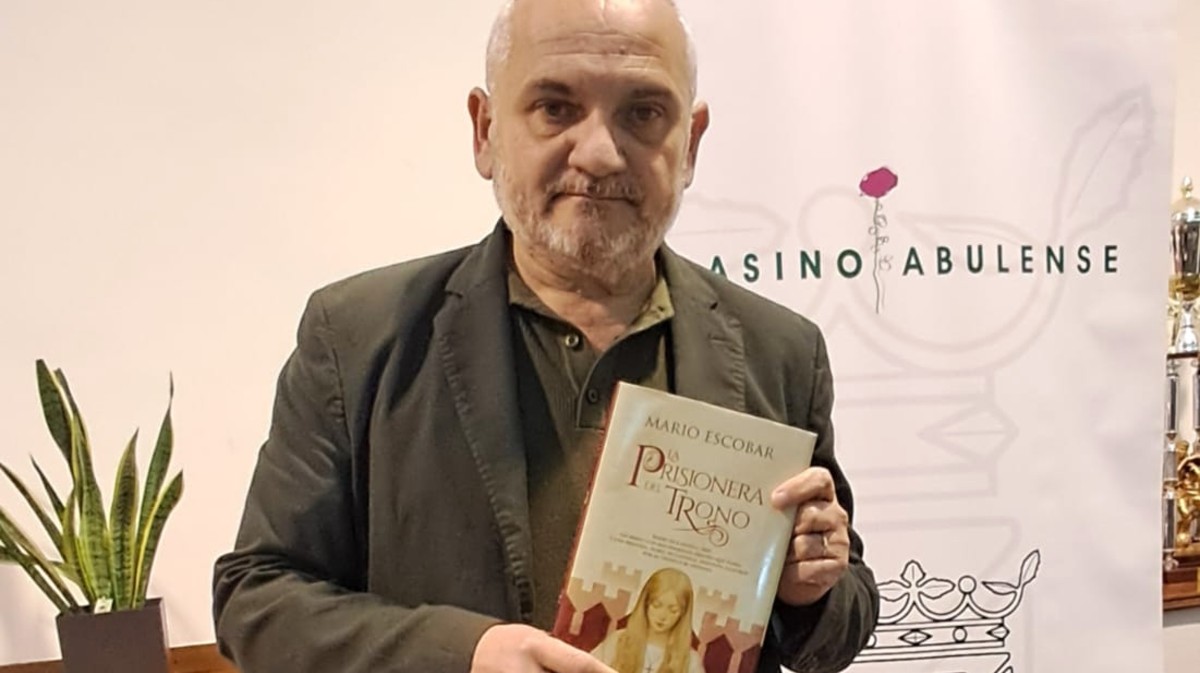 Mario Escobar reivindica la huella de Arévalo en el carácter de la joven reina Isabel