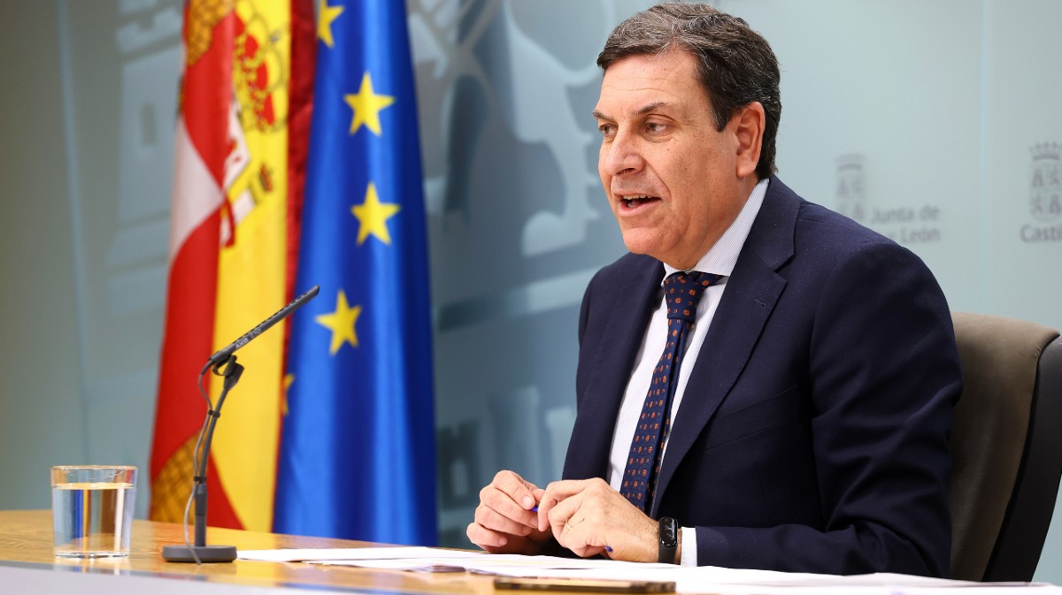 Carlos Fern&aacute;ndez Carriedo, portavoz de la Junta, explica los acuerdos del Consejo de Gobierno.