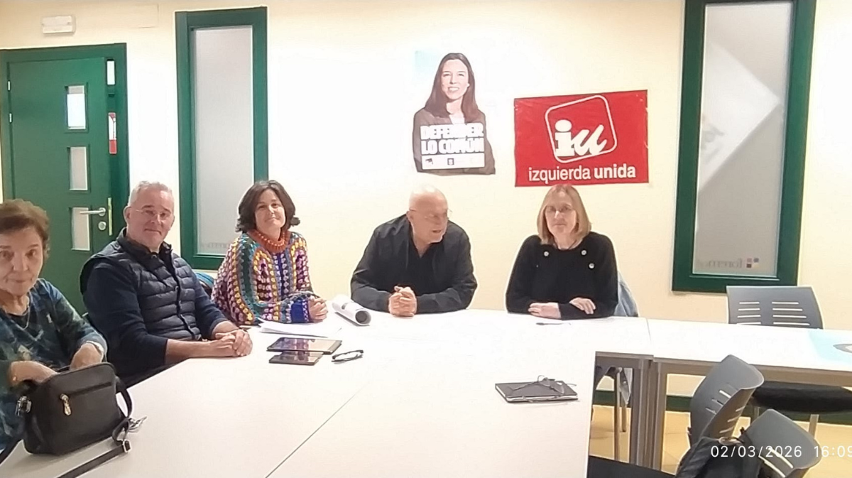 Luis Mu&ntilde;oz y Carmen Gil durante el encuentrpo con la Plataforma Ciudadan&iacute;a Activa.