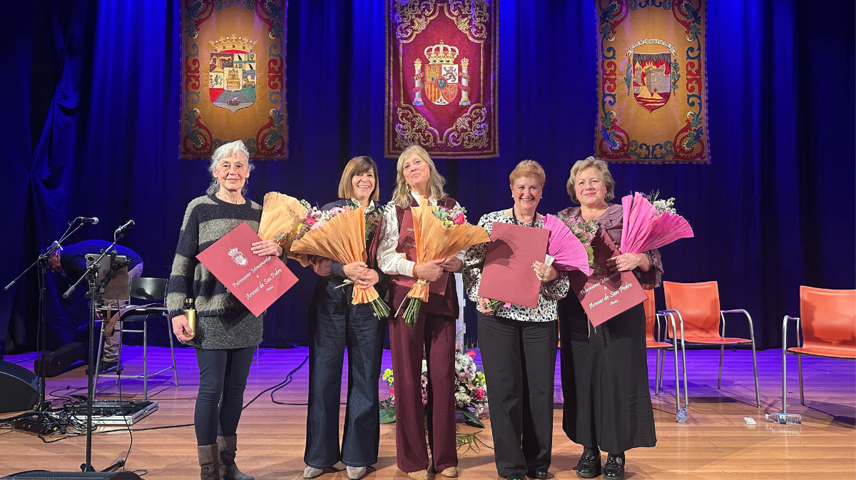 Arenas rinde tributo a cinco mujeres