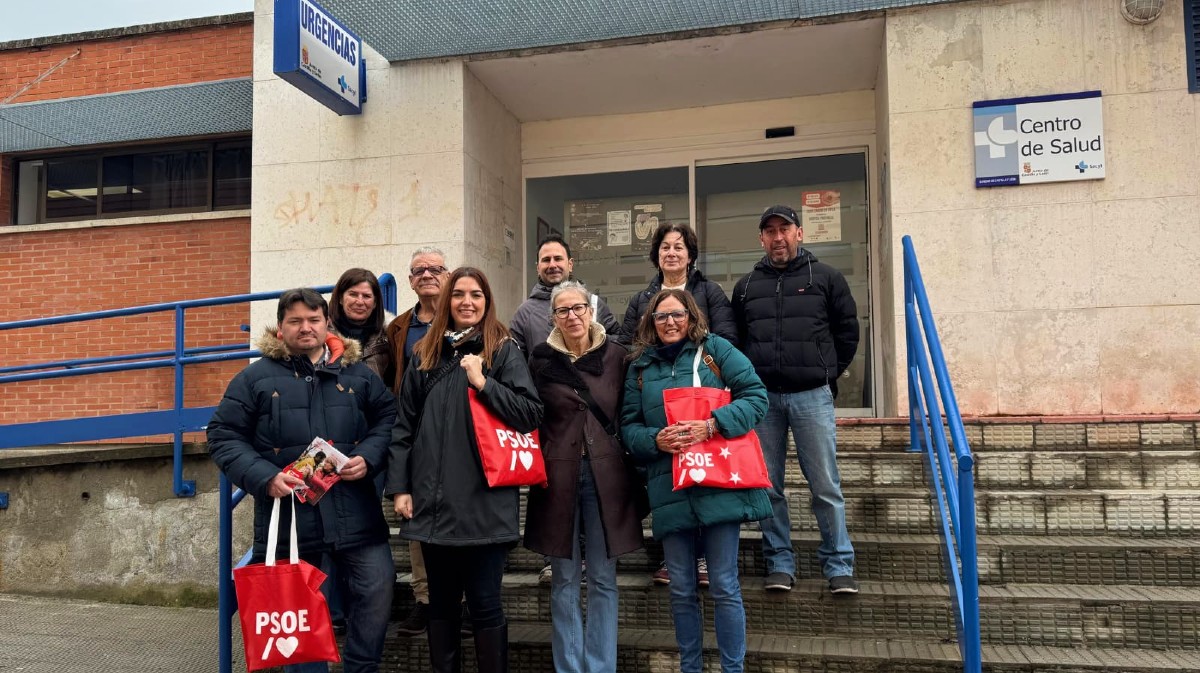 Candidatos del PSOE en el Centro de Salud de El Barco de &Aacute;vila.