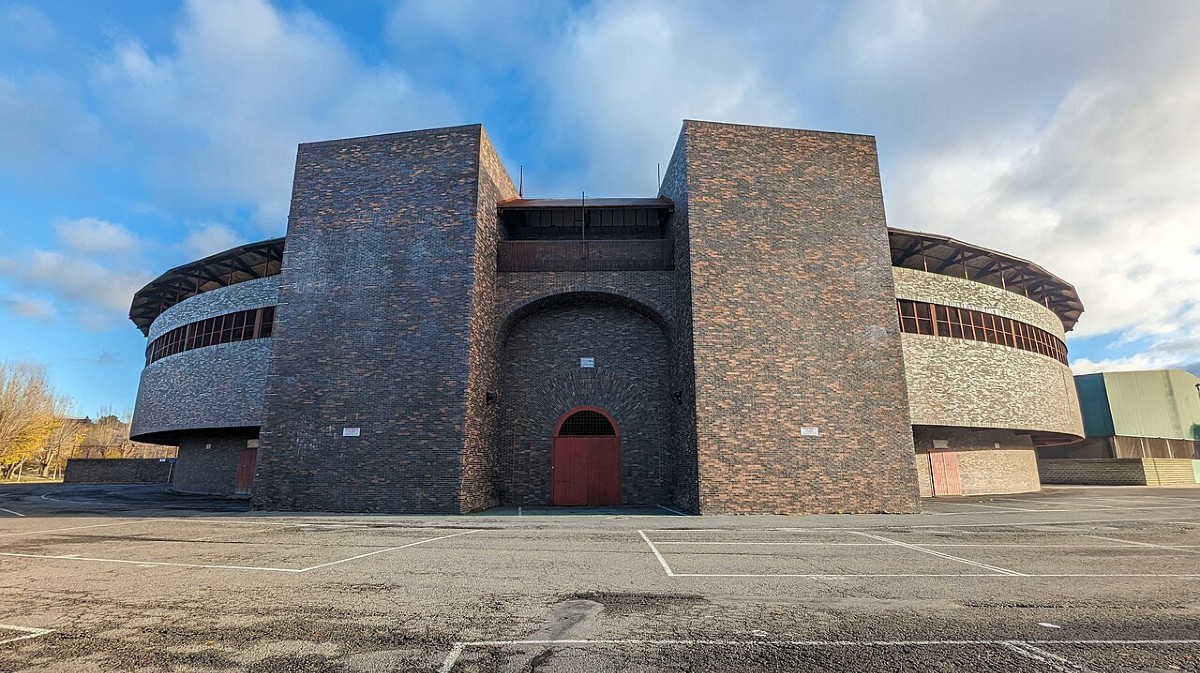 Plaza de toros de &Aacute;villa. Foto: Rodelar/Wikipedia.