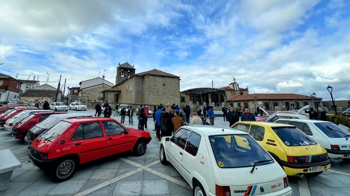 Concentraci&oacute;n de Peugeot 205 en Tornadizos de &Aacute;vila.