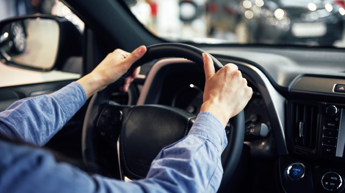 Imagen de archivo de un conductor al volante.