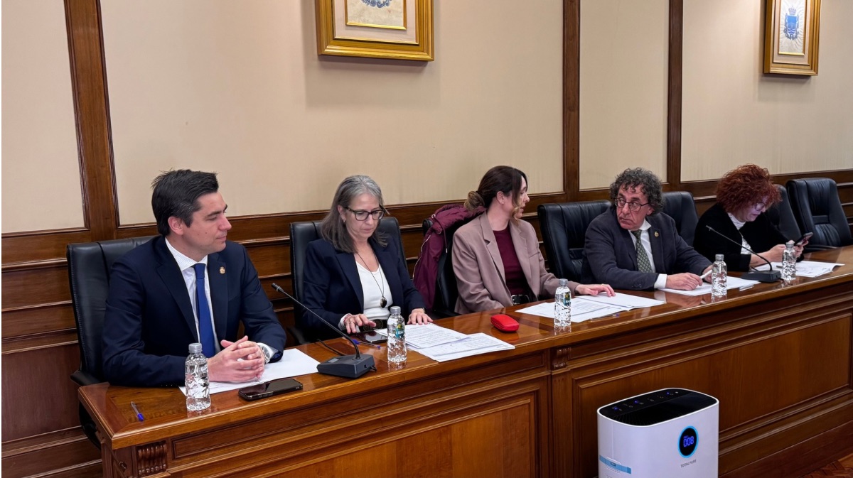 Diputados socialistas en un pleno de la Diputaci&oacute;n.