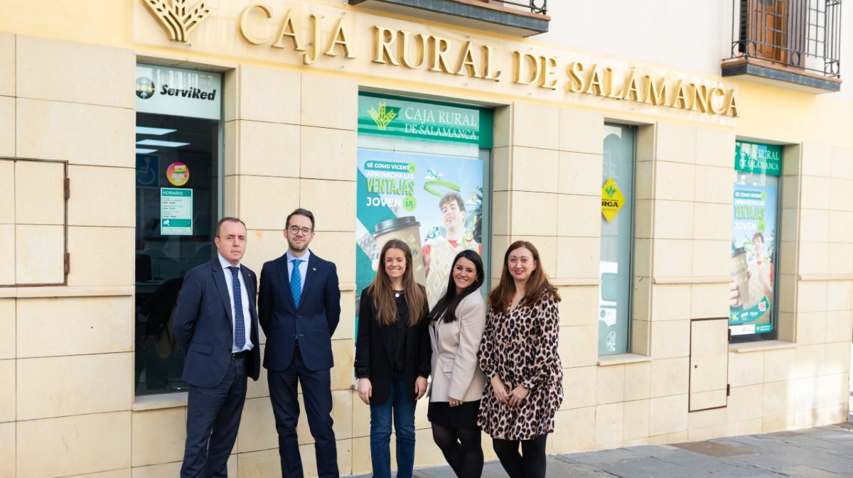 Plantilla de Caja Rural de Salamanca en &Aacute;vila.