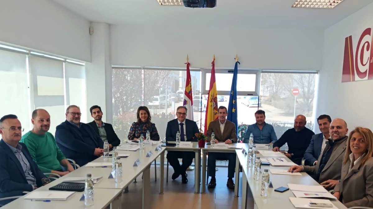 Reuni&oacute;n del pleno de la C&aacute;mara de Comercio de &Aacute;vila.