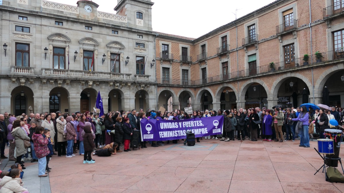 Mnaifestaci&oacute;n del 8M en &Aacute;vila.