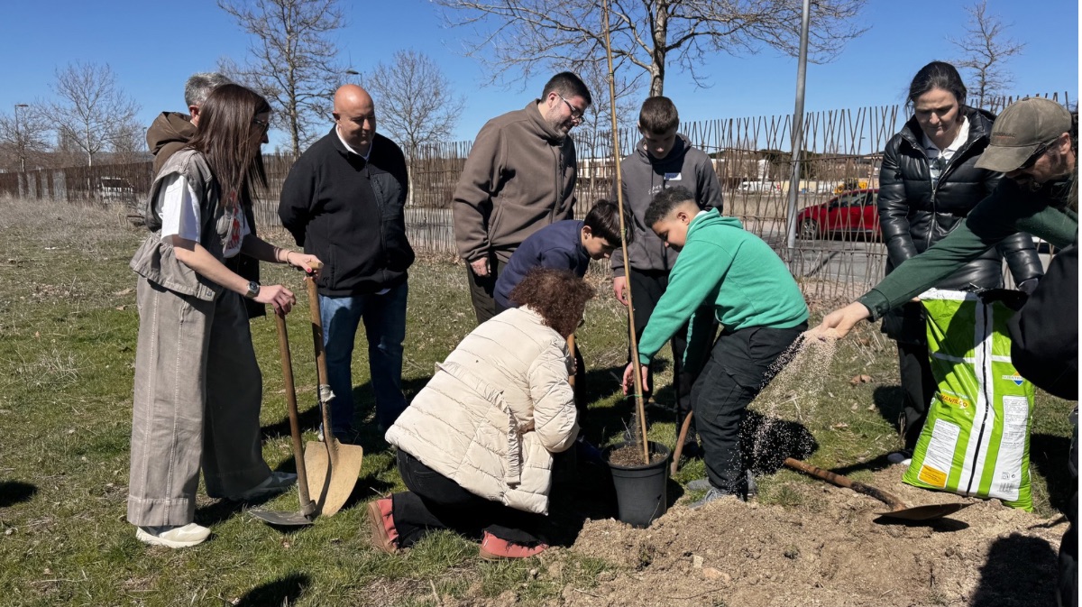 Plantaci&oacute;n de &aacute;rboles por el D&iacute;a Forestal Mundial