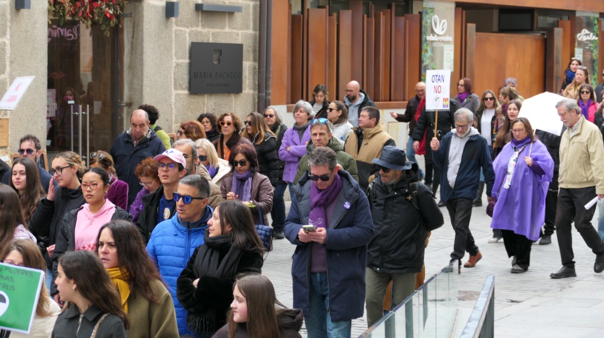 Mnaifestaci&oacute;n del 8M en &Aacute;vila.