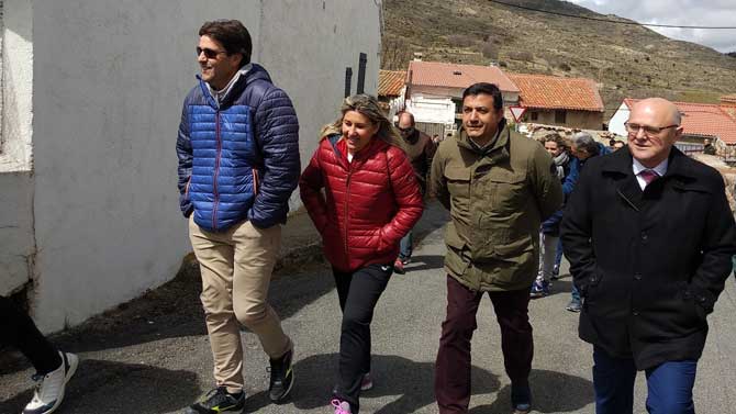 El presidente de la Diputación en Mengamuñoz.