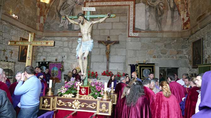 Cristo de los Ajusticiados en la ermita del Humilladero tras suspenderse el traslado.
