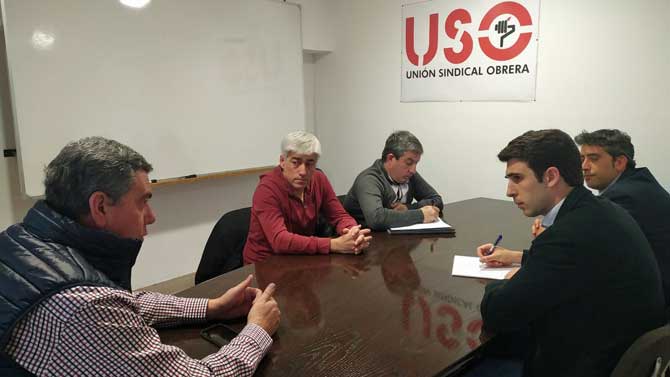 El candidato de Ciudadanos al Congreso con representantes de USO.