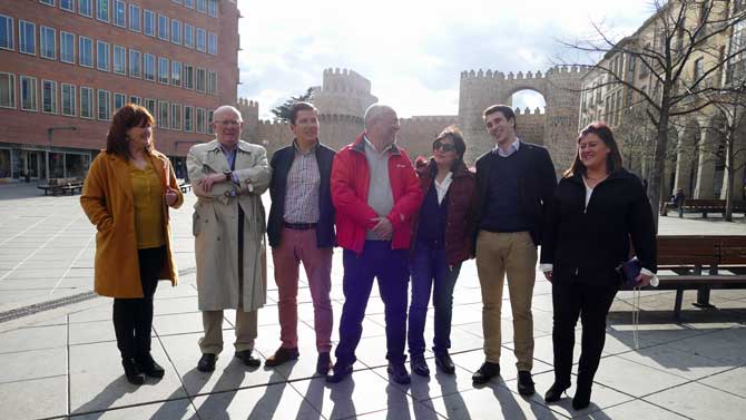 Francisco Igea (en el centro) con candidatos de Ciudadanos, entre ellos Manuel Mu&ntilde;oz (segundo por la derecha).