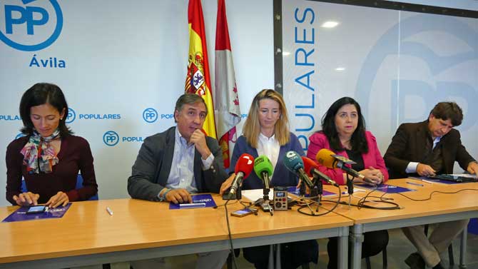 Rueda de prensa de candidatos del PP y la responsable  de Servicios Sociales, Beatriz Díaz.