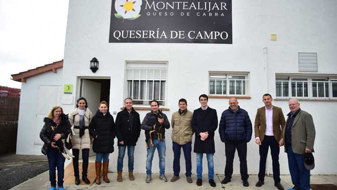 Igea en Las Navas del Marqués, con candidatos  a las generales y municipales.