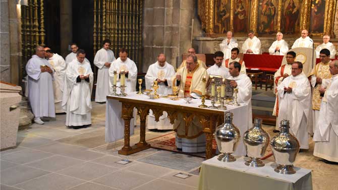 Misa crismal en la Catedral de Ávila el Miércoles Santo. Foto Gonzalo Glez.de Vega.