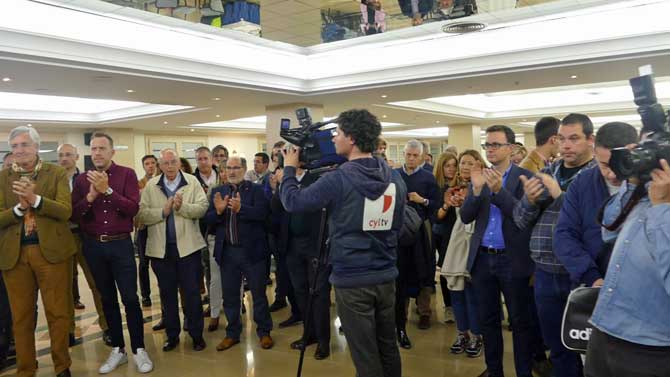 Militantes del PP escuchan la intervención del presidente provincial.
