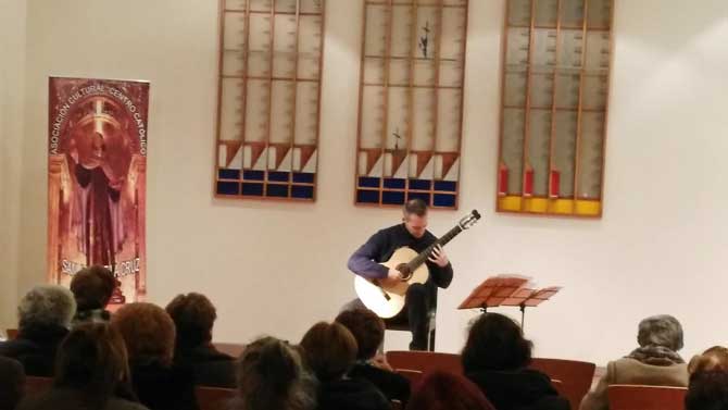 Recital del guitarrista Roberto Moronn en Fontiveros.
