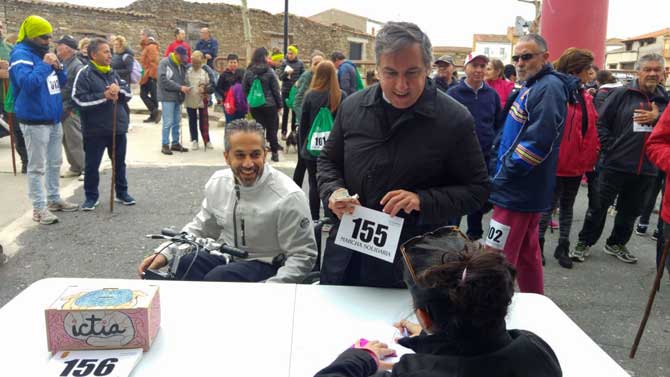 José Ramón García en la Marcha Popular de Diego Álvaro a Carpio Medianero,