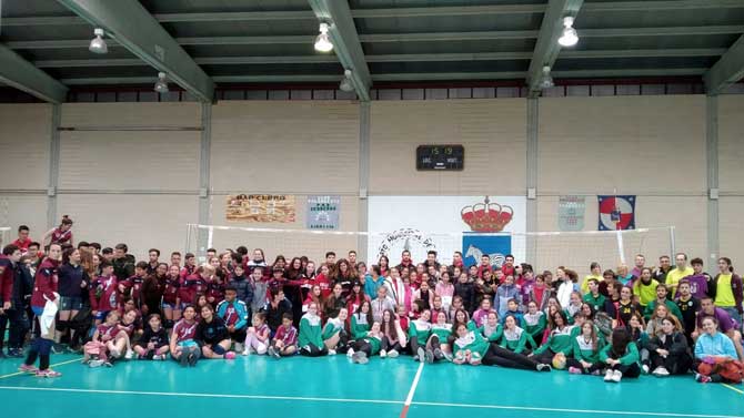 Encuentro de equipos de voleibol en Cebreros.