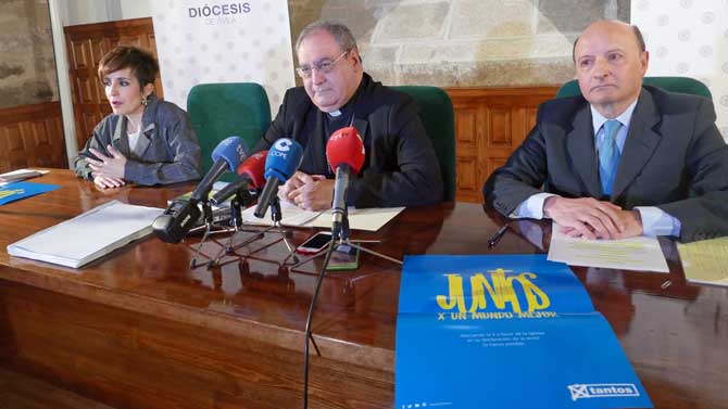 Auxi Rueda, Jos&eacute; Mar&iacute;a Gil Tamayo y Alejandro Jim&eacute;nez presentan la campa&ntilde;a del IRPF de la di&oacute;cesis de &Aacute;vila.