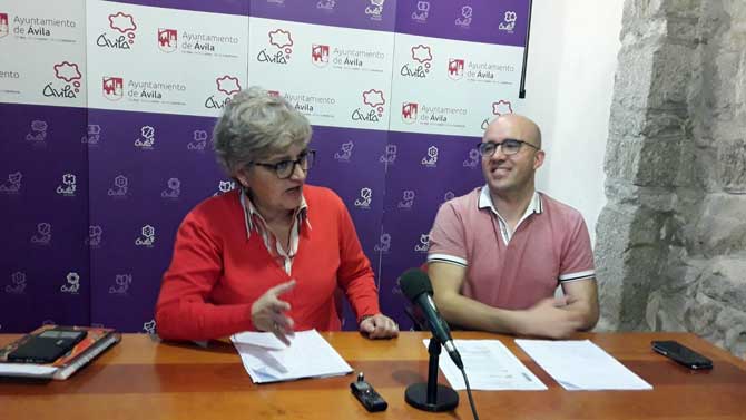 Montserrat Barcenilla y Alberto López Casillas en rueda de prensa.