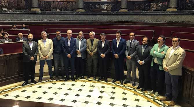 Firma de un acuerdo de la Red Civinet en 2017.