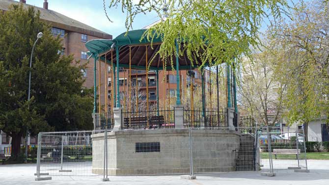 Templete del jardín del Recreo apuntalado y cerrado.