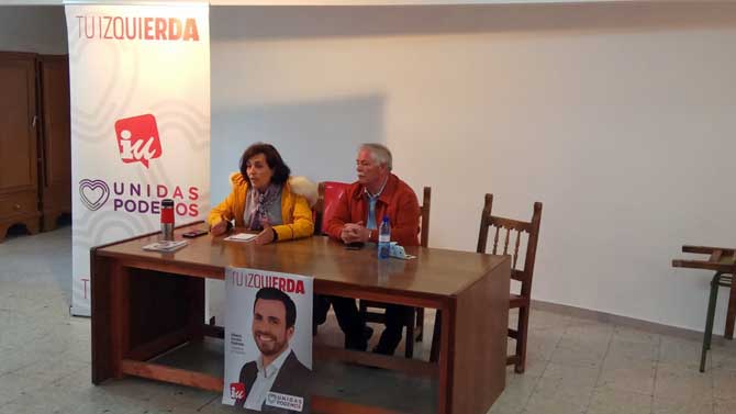 Acto de IU en San Miguel de Serrezuela con Teresa López Alija y José Escribano.
