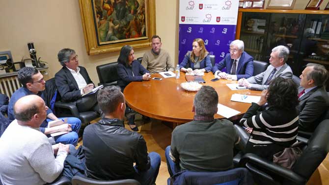 Reuni&oacute;n mantenida en el Ayuntamiento de &Aacute;vila.