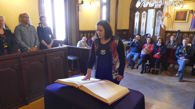María Sánchez Rey toma posesión como concejal en el pleno de marzo.