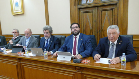 Varios diputados de la oposición, con Sánchez Cabrera y Ángel Jiménez (ambos a la derecha).