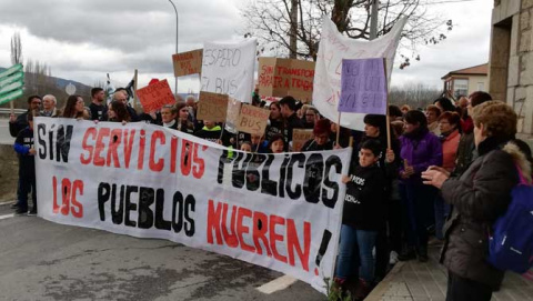 Manifestación para mejorar los autobuses en La Aldehuela.