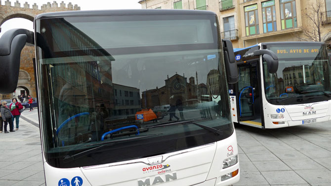 Autobuses urbanos en &Aacute;vila.