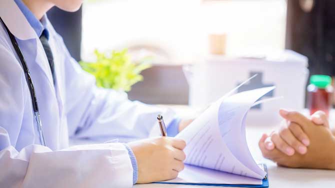 Imagen de archivo de un médico.