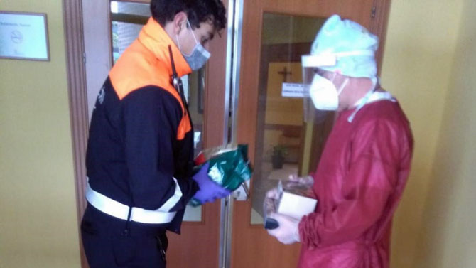 Campaña 'Ávila está contigo' en una residencia de mayores.