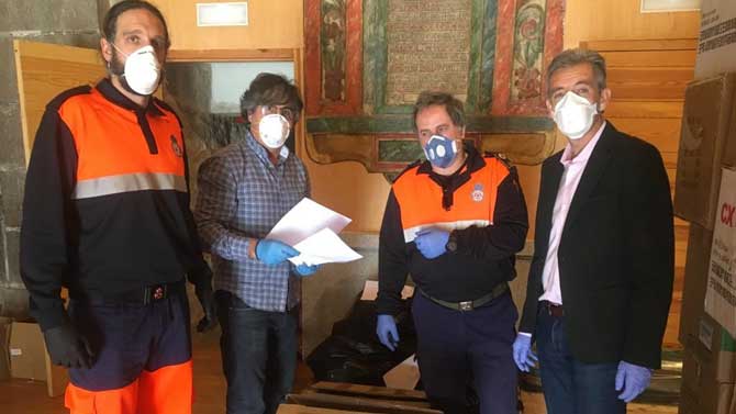 Reparto de material de prevención en la Delegación de la Junta.