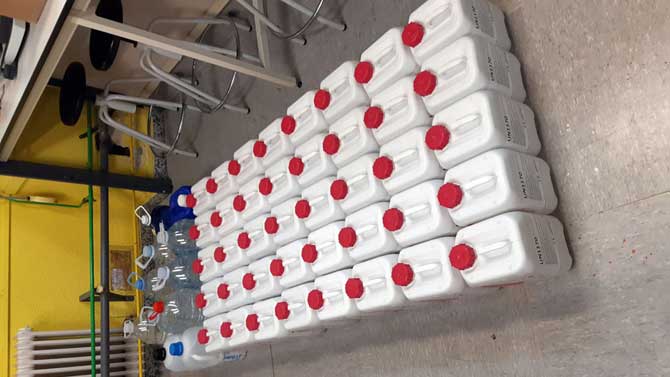 Soluci&oacute;n hidroalcoh&oacute;lica elaborada por la UCAV.