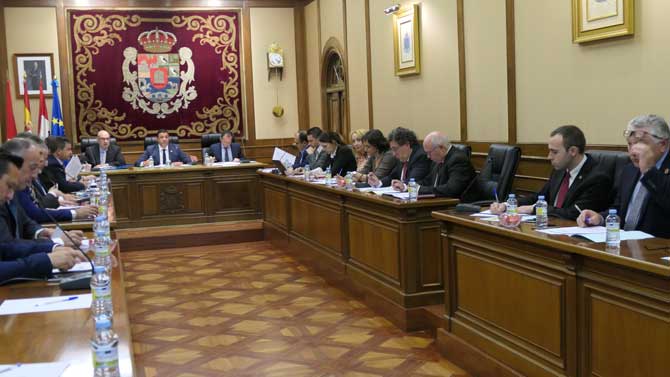 Imagen de archivo de un pleno de la Diputaci&oacute;n.